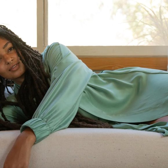 Lunya Washable Silk Robe in Peaceful Green Size L/XL Removable Self Tie Belt - Picture 2 of 10